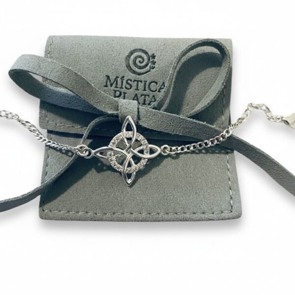 Pulsera Mística: Nudo de Bruja en Plata Ley .925