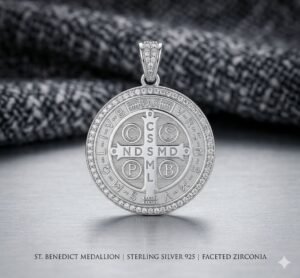 Medalla de San Benito: Elegancia Pura y Protección Ancestral