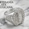 Anillo de plata Virgen de Guadalupe con Zirconias y diseño artesanal, vista principal