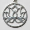 Dije Circular de Plata con Flor de Loto
