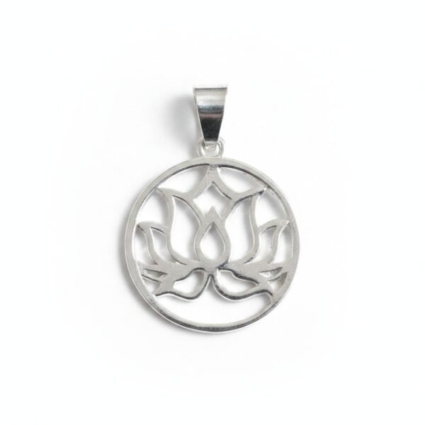 Dije Circular de Plata con Flor de Loto