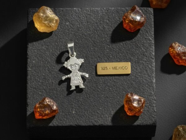 xnilfobv68i0k9dfvsx7.jpg Dije de Niña en Plata de Ley .925